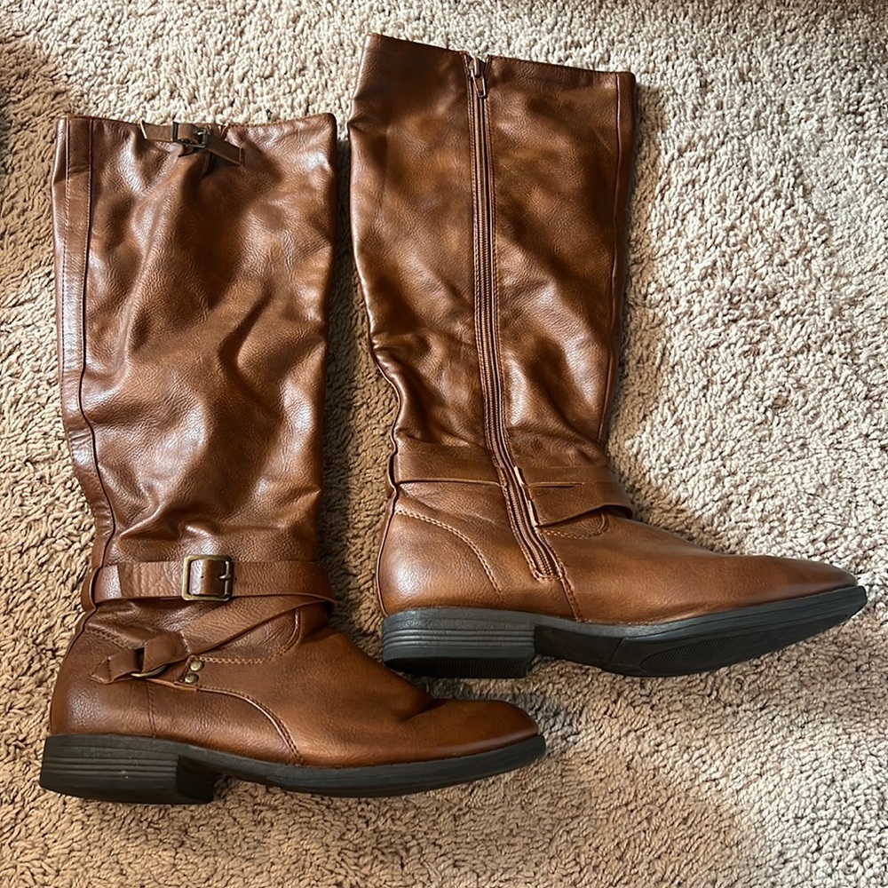 Brown boots size 8.5